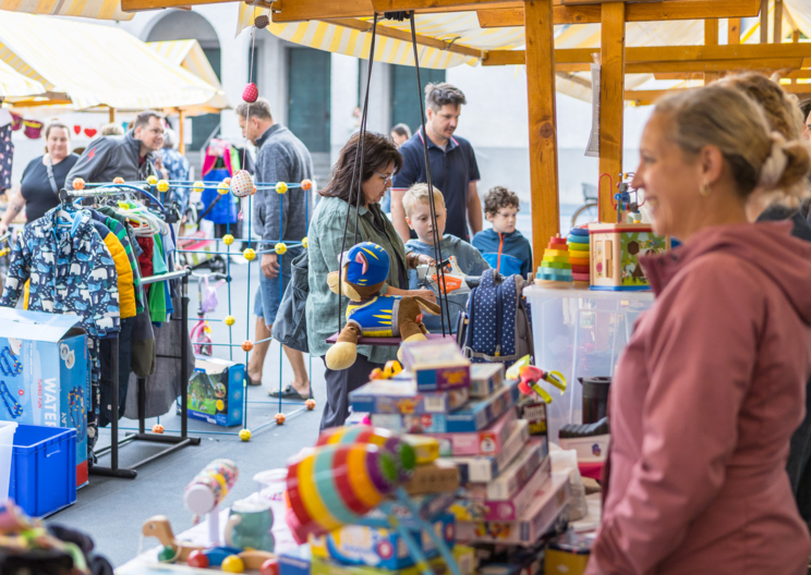 Flohmarktschnäppchen begeisterten Jung und Alt