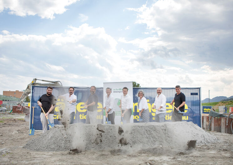 Scheffknecht Transporte - Spatenstich  für neue Werkstatthalle