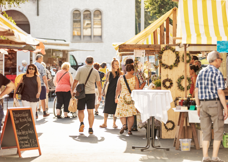 Luschnouar Gschäftr am Markt