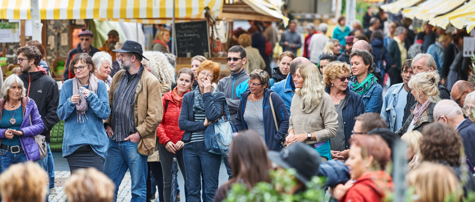 Kräutermarkt am Luschnouar Markt Kräutermarkt am Luschnouar Markt