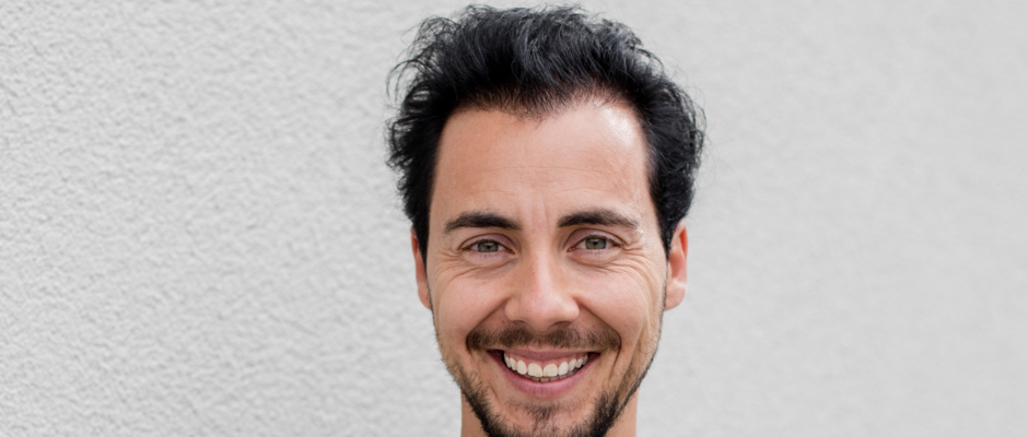 Literaturreihe: "Grenzgänger:in" - Ricardo Föger "Der Mann der einmal ein Mädchen war" Literaturreihe: "Grenzgänger:in" - Ricardo Föger "Der Mann der einmal ein Mädchen war"