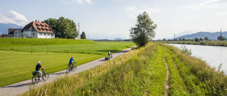 Fahrradweg Rheinvorland Jüdisches Museum Foto Dietmar Walser Fahrradweg Rheinvorland Jüdisches Museum Foto Dietmar Walser