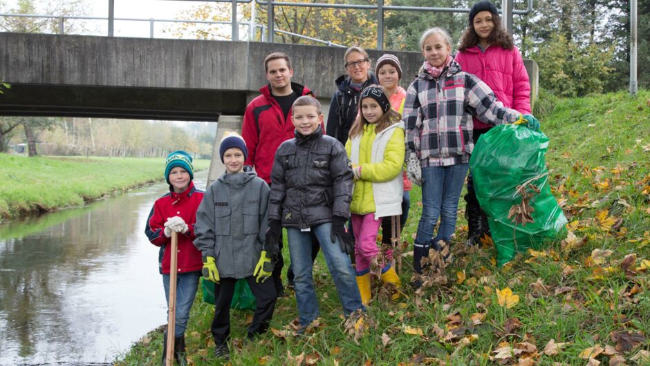 Die 1b der MS Rheindorf bei der Flurreinigung