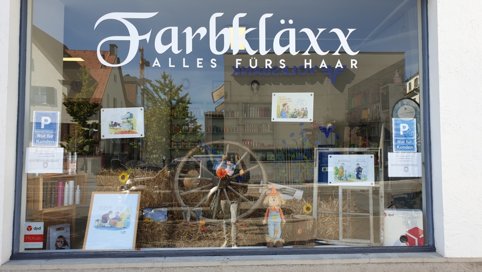Bilder von Peter Gaymann schmücken das Schaufenster von "Farbkläxx"