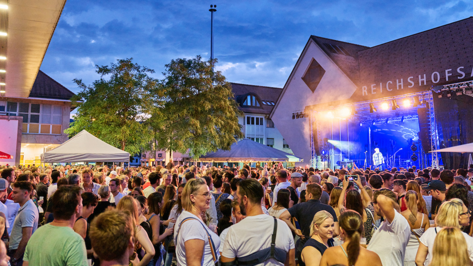 Foto4_Sommer am Platz Thorsteinn Einarsson_2022@Miro Kuzmanovic75