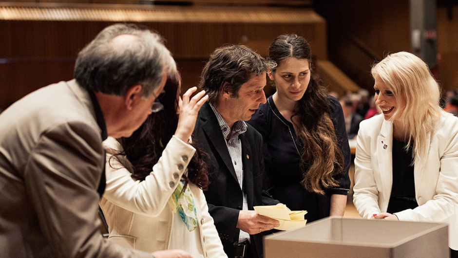 Konstituierende Sitzung, 10.4. 2015 Konstituierende Sitzung, 10.4. 2015