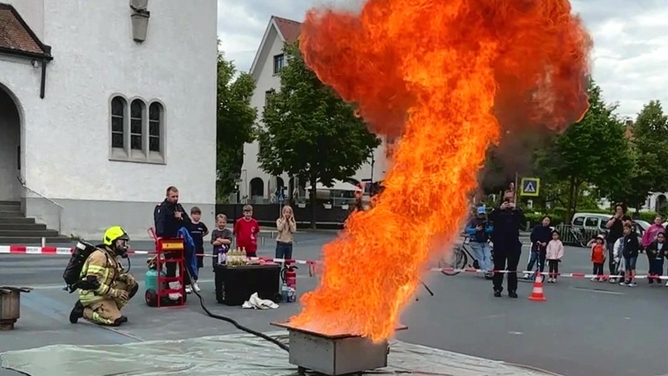 Schauübung Feuerwehr 2025 - frame at 0m2s Schauübung Feuerwehr 2025 - frame at 0m2s