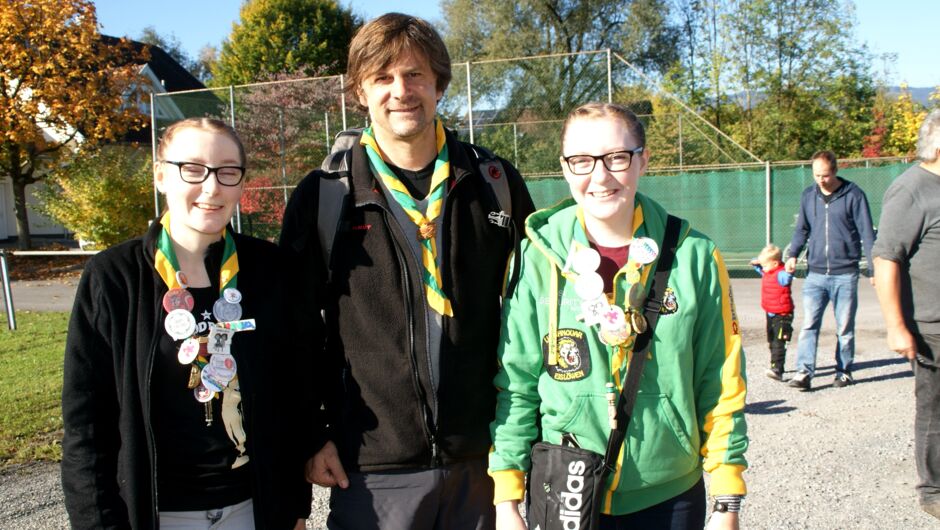 Flurreinigung Stefan Koch mit Nina und Christine - die Pfadfinder halfen fleißig mit