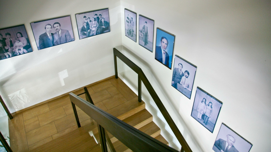 Portraits im Stiegenhaus 1