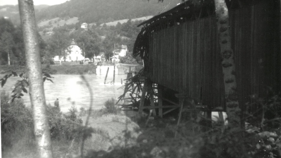 084 abgebrannte Unterfahrbrücke Chronik Tagwerker Foto unbekannt