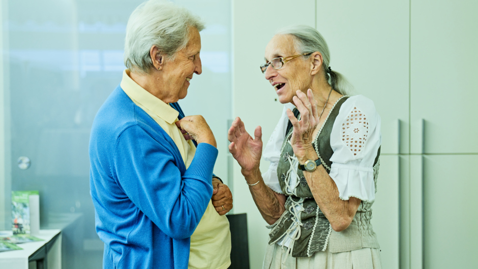 Besucherinnen der Vernissage