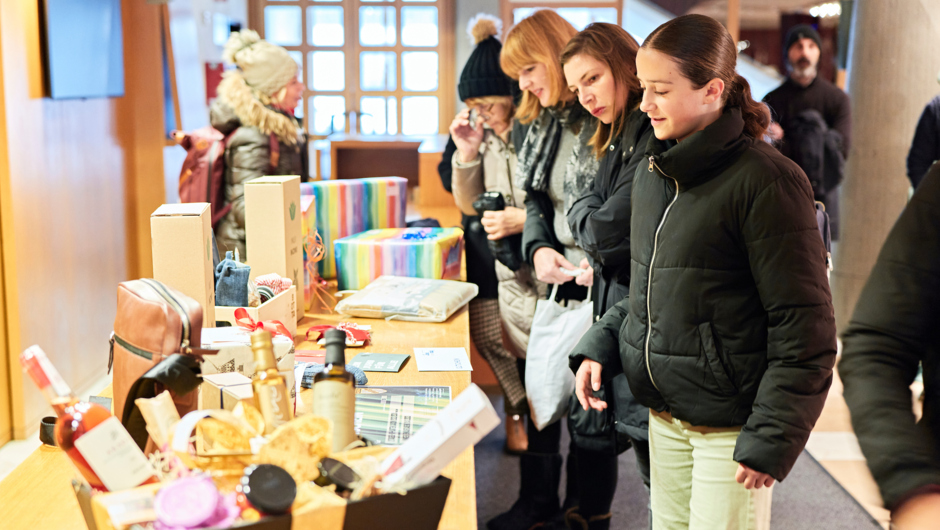 Preisübergabe langer Einkaufsabend_November 2023@Miro Kuzmanovic3 Preisübergabe langer Einkaufsabend_November 2023@Miro Kuzmanovic3