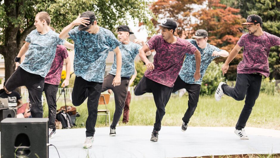 FRK Danceschool - Showeinlage im Dorfgarten
