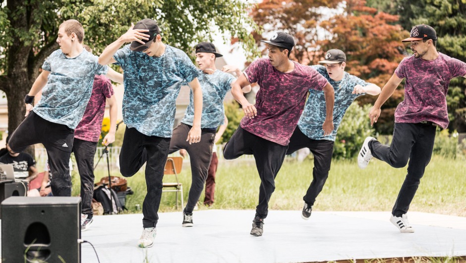 FRK Danceschool - Showeinlage im Dorfgarten