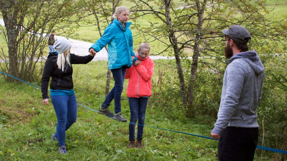 Interkulturelle_Wanderung_OJAL_Slackline